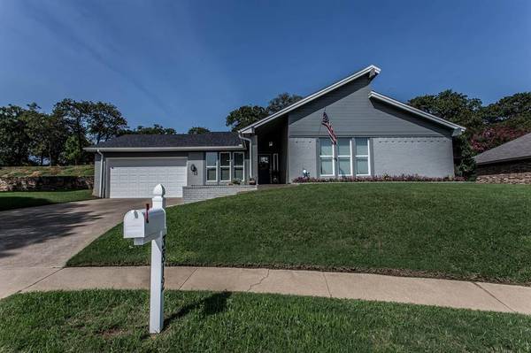 Bedford, TX 76021,3812 Steeplewood Court