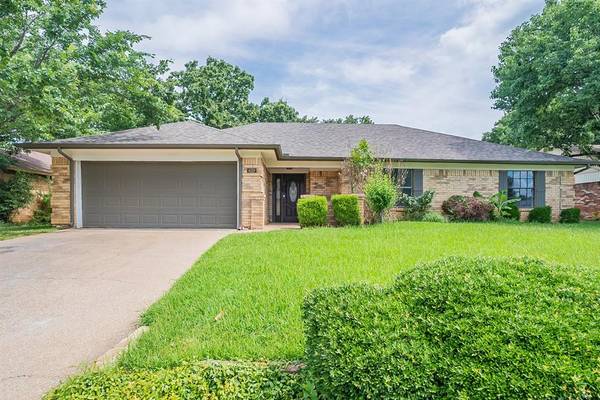 629 Steeplechase Drive, Bedford, TX 76021