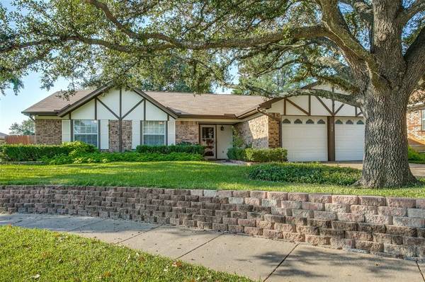 724 Huntwich Drive, Bedford, TX 76021