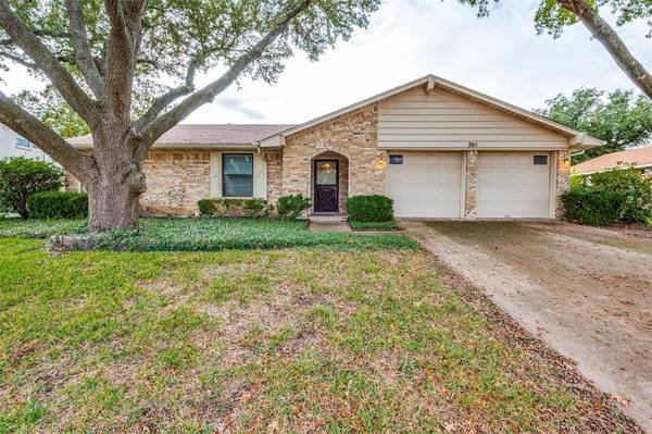 201 Stardust Lane, Desoto, TX 75115