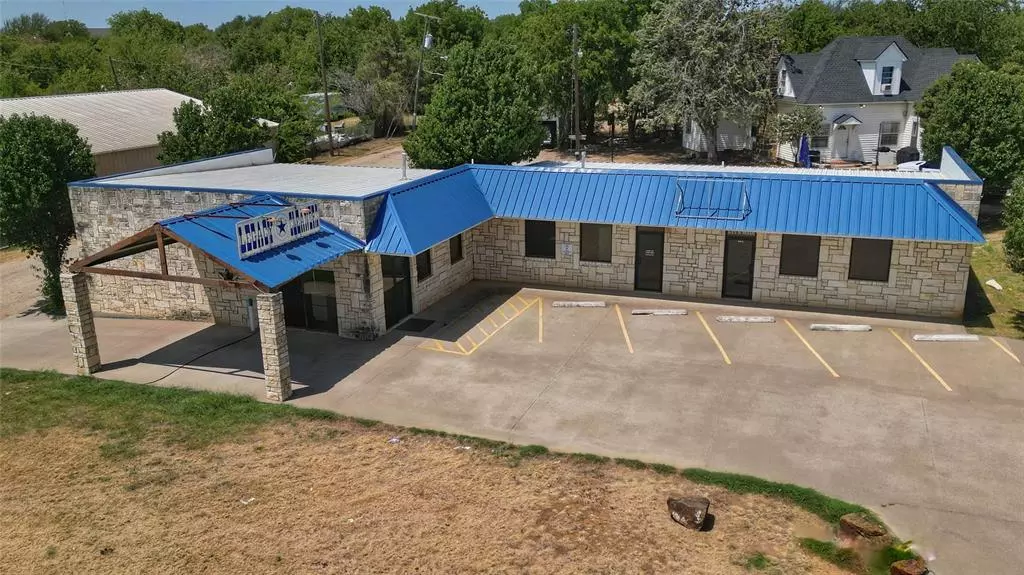 615 N Main Street, Jacksboro, TX 76458