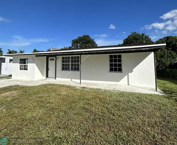 3226 Scanlan Ave, Lake Worth, FL 33461