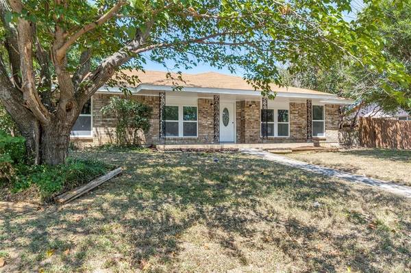 419 Brookview Drive, Desoto, TX 75115