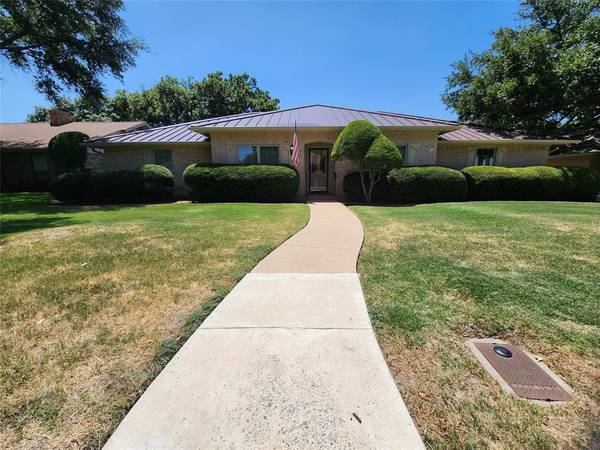 4212 Lake Vista Drive, Benbrook, TX 76132