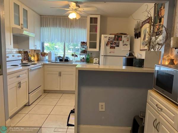 9400 Lime Bay Blvd  #111, Tamarac, FL 33321