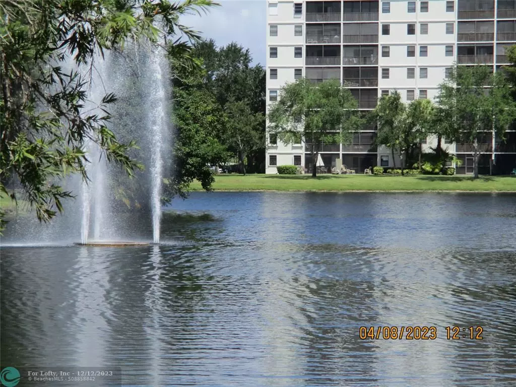 Pompano Beach, FL 33069,2322 S Cypress Bend Dr  #607