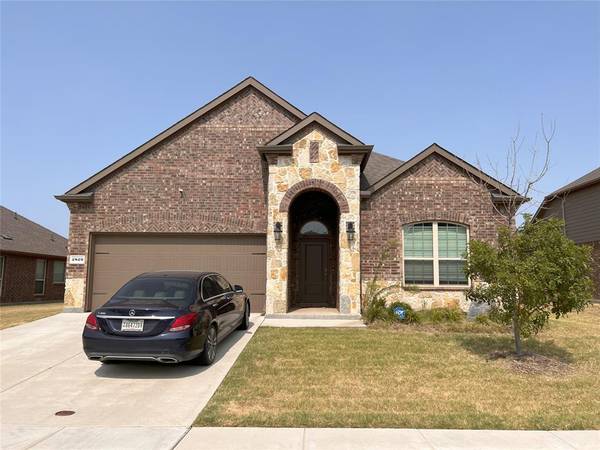 2829 Half Moon Road, Aubrey, TX 76227