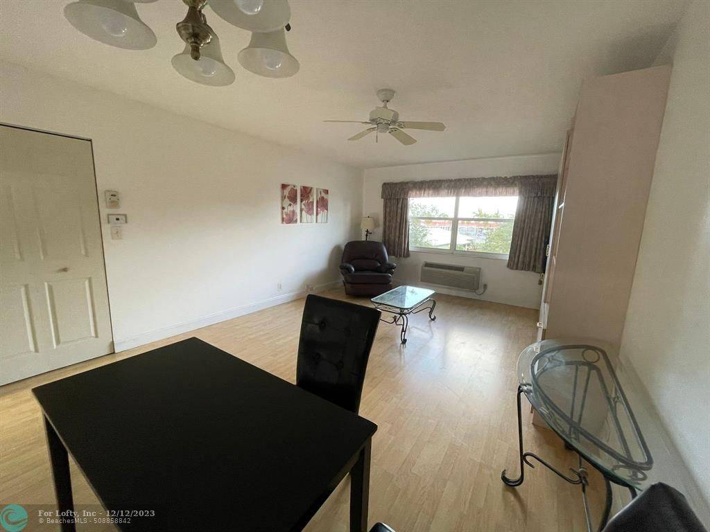 Lauderhill, FL 33313,4299 NW 16th St  #307