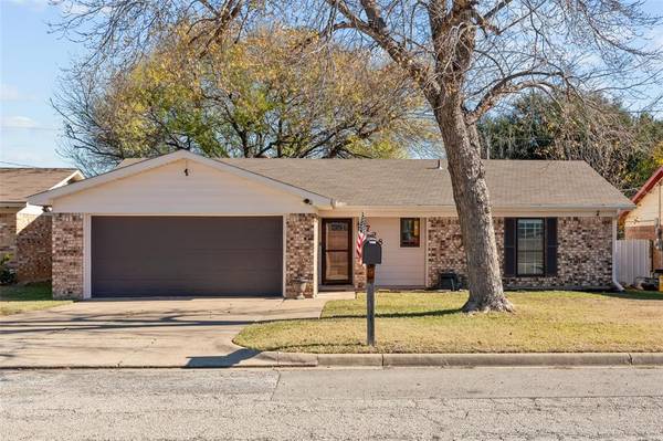 728 Bridle Avenue, White Settlement, TX 76108