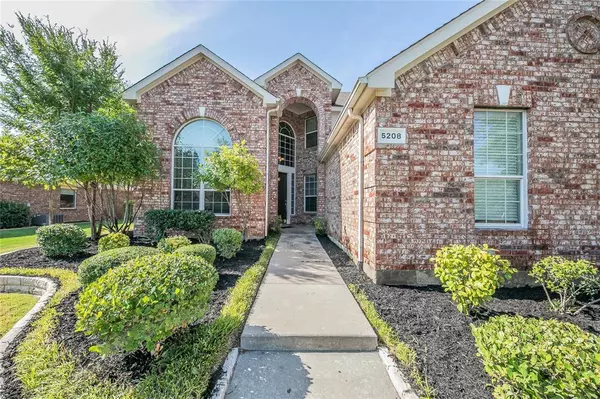 5208 Winterberry Court, Fort Worth, TX 76244