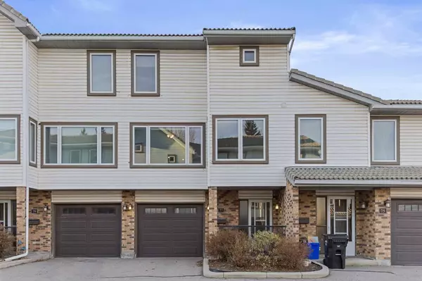 Calgary, AB T3H 2V9,77 Coachway GDNS SW