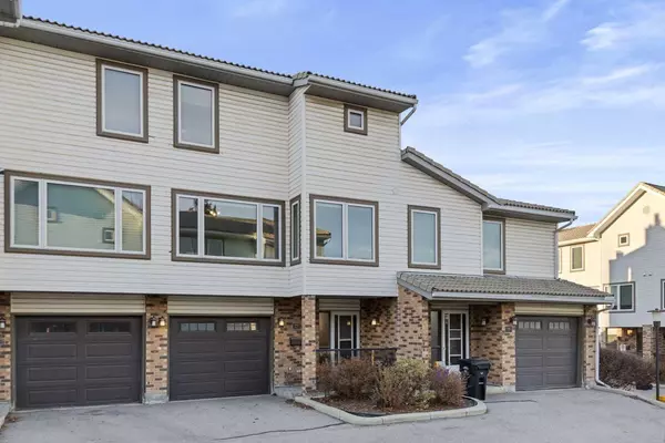 Calgary, AB T3H 2V9,77 Coachway GDNS SW