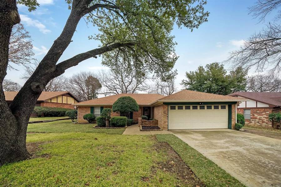 3019 Bramble Oaks Court, Bedford, TX 76021