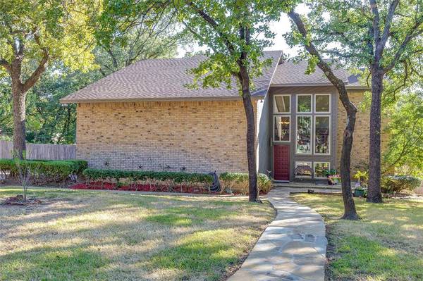 3816 Wimbleton Court, Bedford, TX 76021