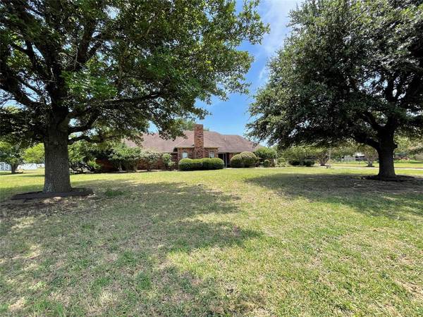 846 Meadow Lark Lane,  Red Oak,  TX 75154