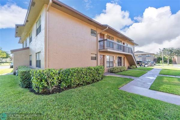 10054 Winding Lake Rd  #104,  Sunrise,  FL 33351