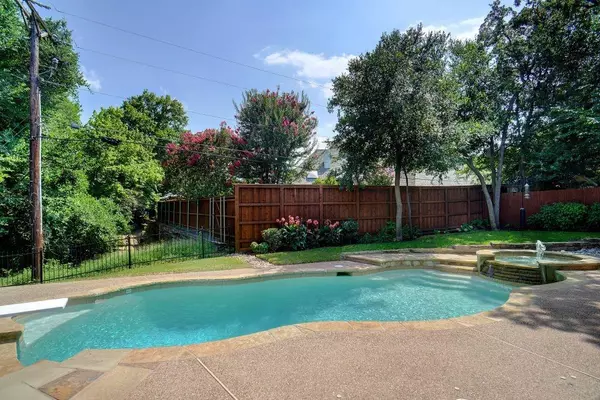 Grapevine, TX 76051,3553 Boxwood Drive