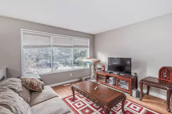 Calgary, AB T3K 1V7,14 Bermondsey CT NW