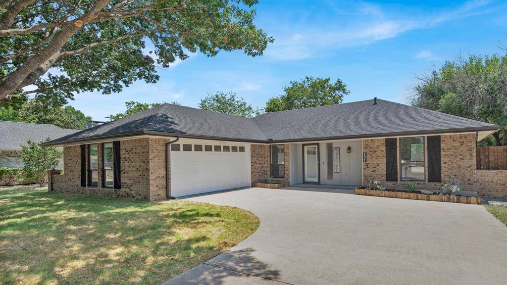 107 Dove Avenue, Red Oak, TX 75154