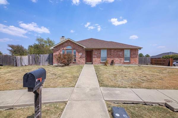 1402 Lamesa Circle, Midlothian, TX 76065