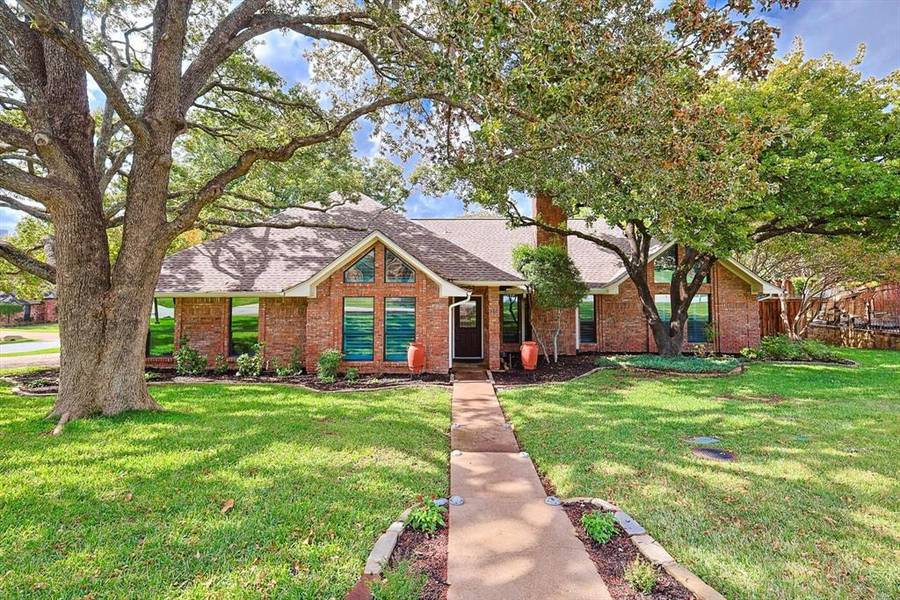 240 Dickinson Drive, Highland Village, TX 75077