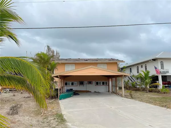 Fort Myers Beach, FL 33931,306 Seminole WAY