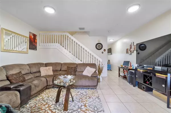 North Lauderdale, FL 33068,406 W Santa Catalina Cir  #406