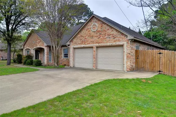 1206 3rd Street, Granbury, TX 76048