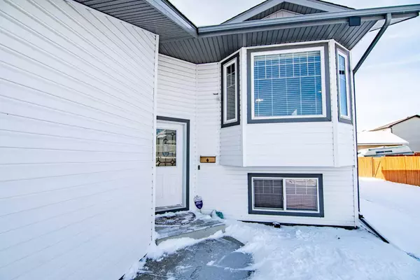 Penhold, AB T0M1R0,50 Heritage DR