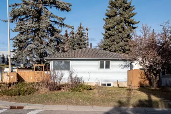 Calgary, AB T2K 1J6,4504 14 ST NW