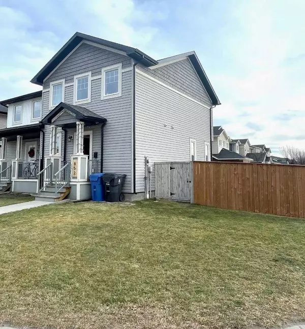 Lethbridge, AB T1J 5C6,852 Silkstone Close W