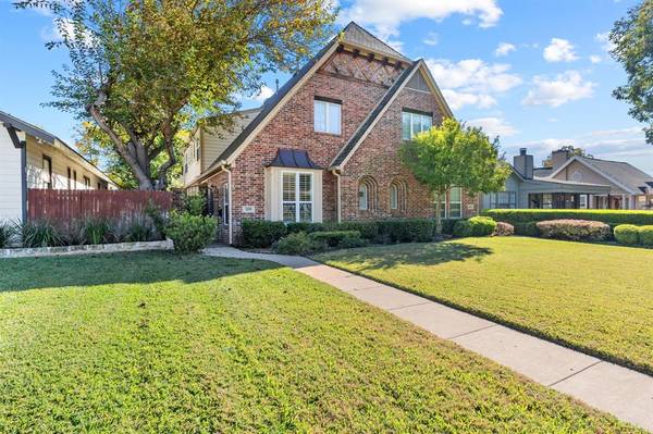 2105 Hillcrest Street, Fort Worth, TX 76107