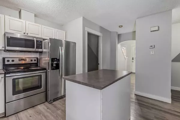 Chestermere, AB T1X1N1,156 Stonemere PL