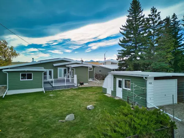 Pincher Creek, AB T0K 1W0,655 Broadview ST