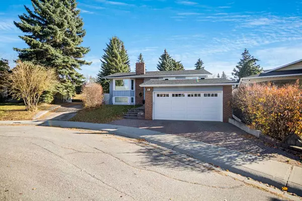 Calgary, AB T3A 1X6,4943 Vantage CRES NW