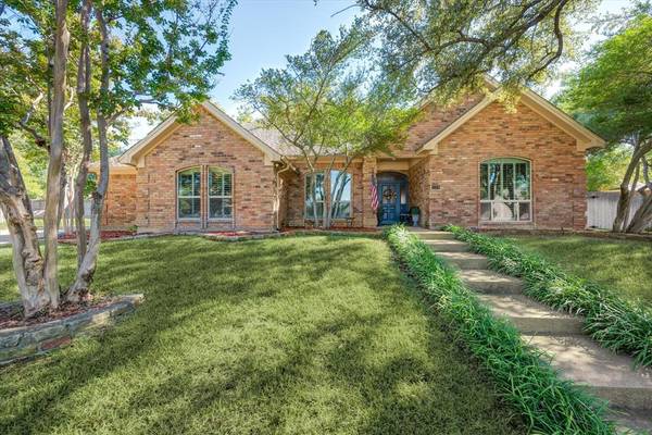 2208 Edgewater Court, Bedford, TX 76021