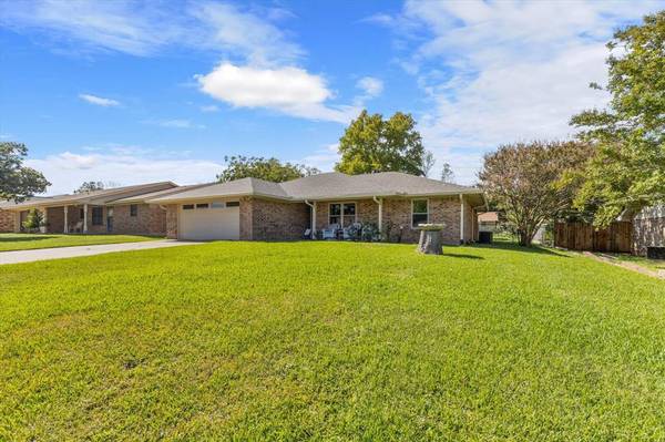 128 Willow Lane, Stephenville, TX 76401