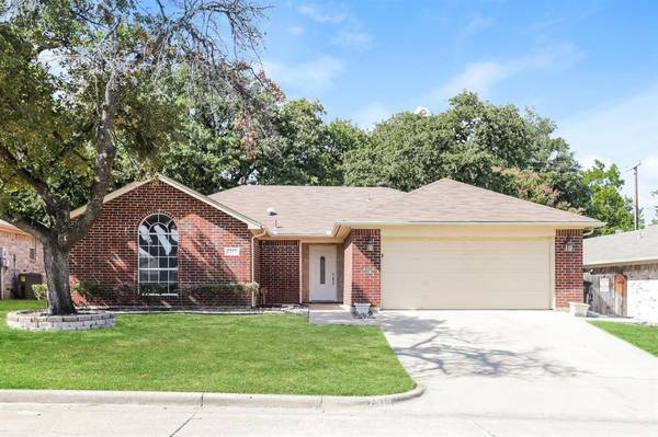 7513 Arbor Park Drive, Fort Worth, TX 76120