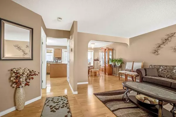 Calgary, AB T3K 6E8,250 Covemeadow Bay NE