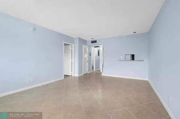 Pompano Beach, FL 33062,424 N Riverside Dr  #303