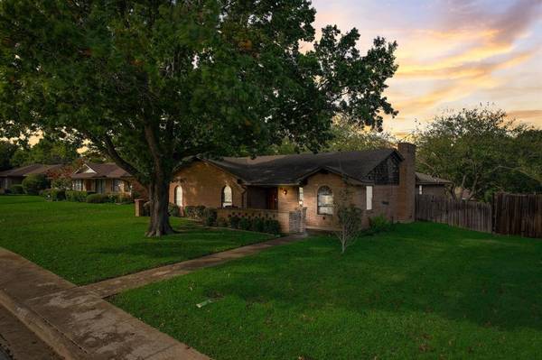 809 Vince Lane, Desoto, TX 75115