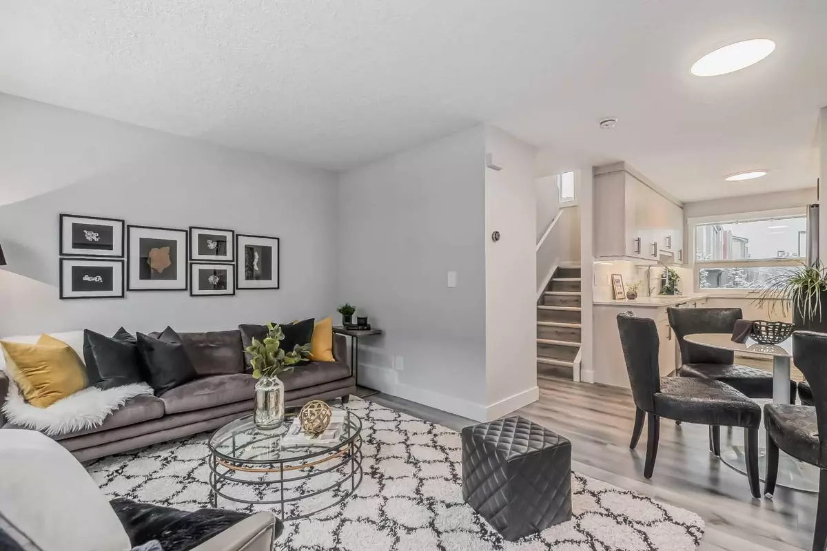 Calgary, AB T3K 0W6,506 Covecreek CIR NE