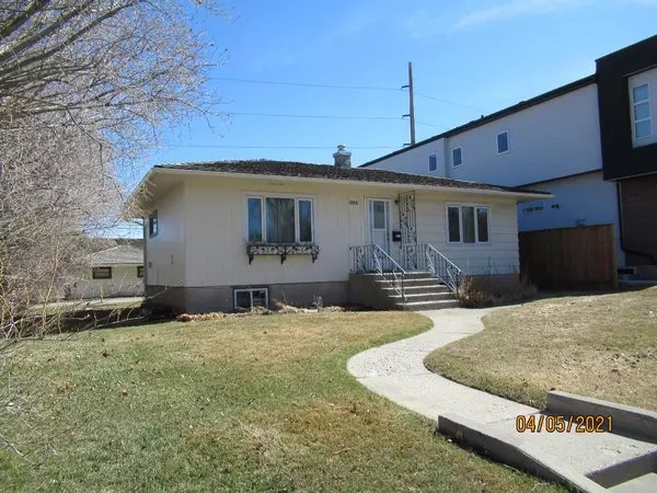 Calgary, AB T2M 2T3,1922 1 ST NW