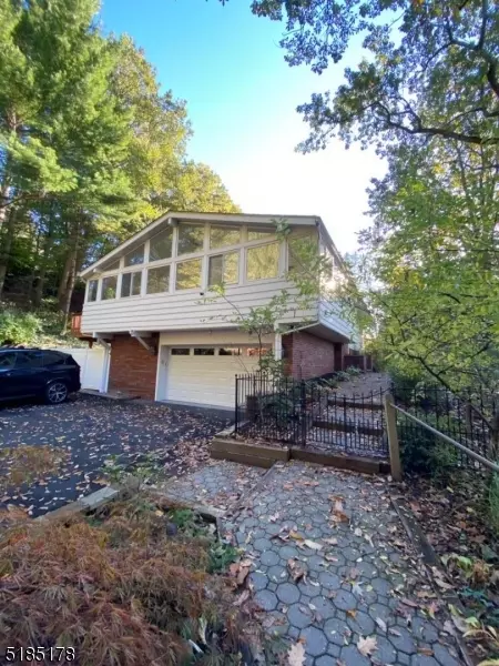 1071 Summit Ln, Mountainside Boro, NJ 07092