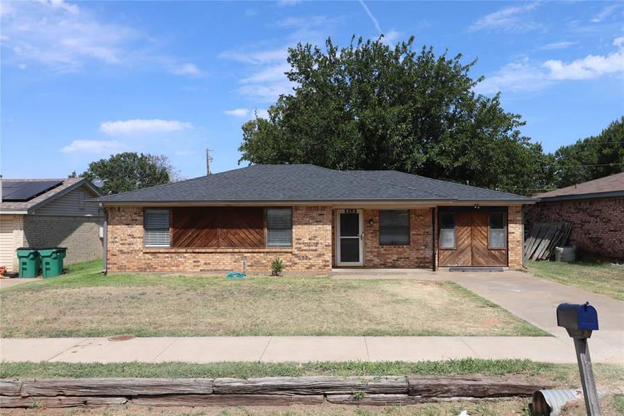 912 N Henrietta Street, Henrietta, TX 76365