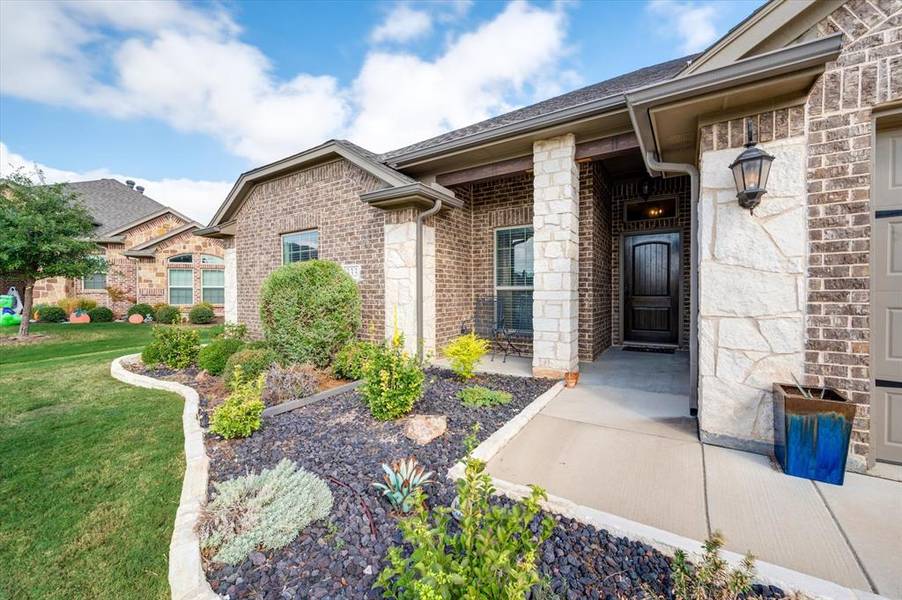 333 Bunny Circle, Saginaw, TX 76179