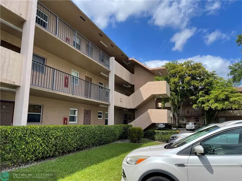 8421 Lagos De Campo Blvd  #108T, Tamarac, FL 33321