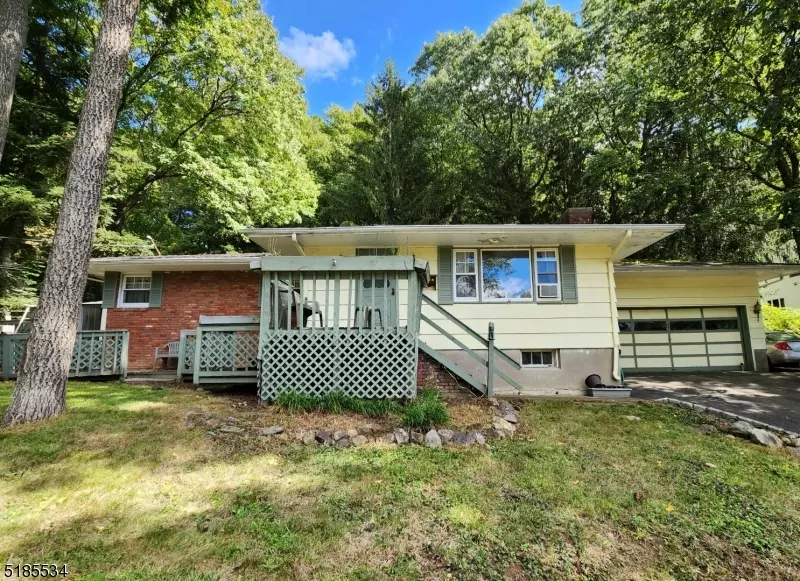 39 Forestdale Rd, Kinnelon Boro, NJ 07405