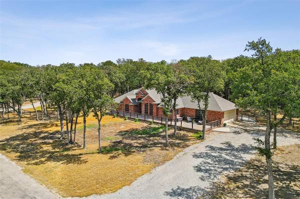 533 Oak Hills Drive, Newark, TX 76071