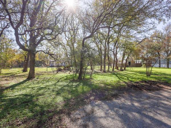 716 S Sky Court, Granbury, TX 76049